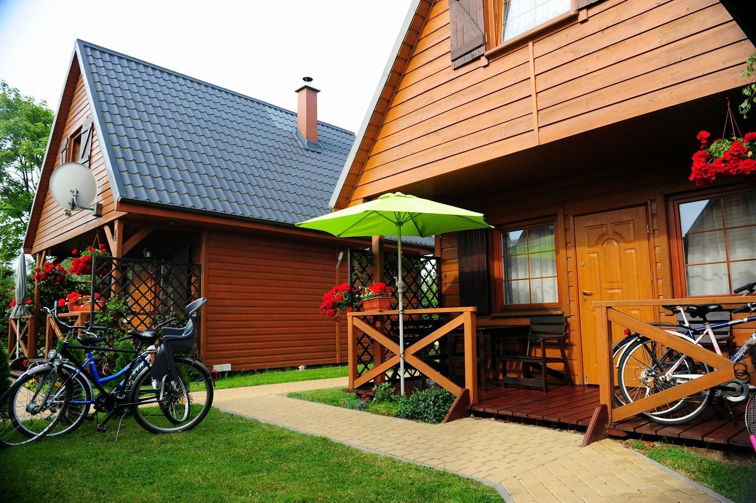Caloroczne Domki Nad Morzem I Jeziorem Jezierzany Exterior foto