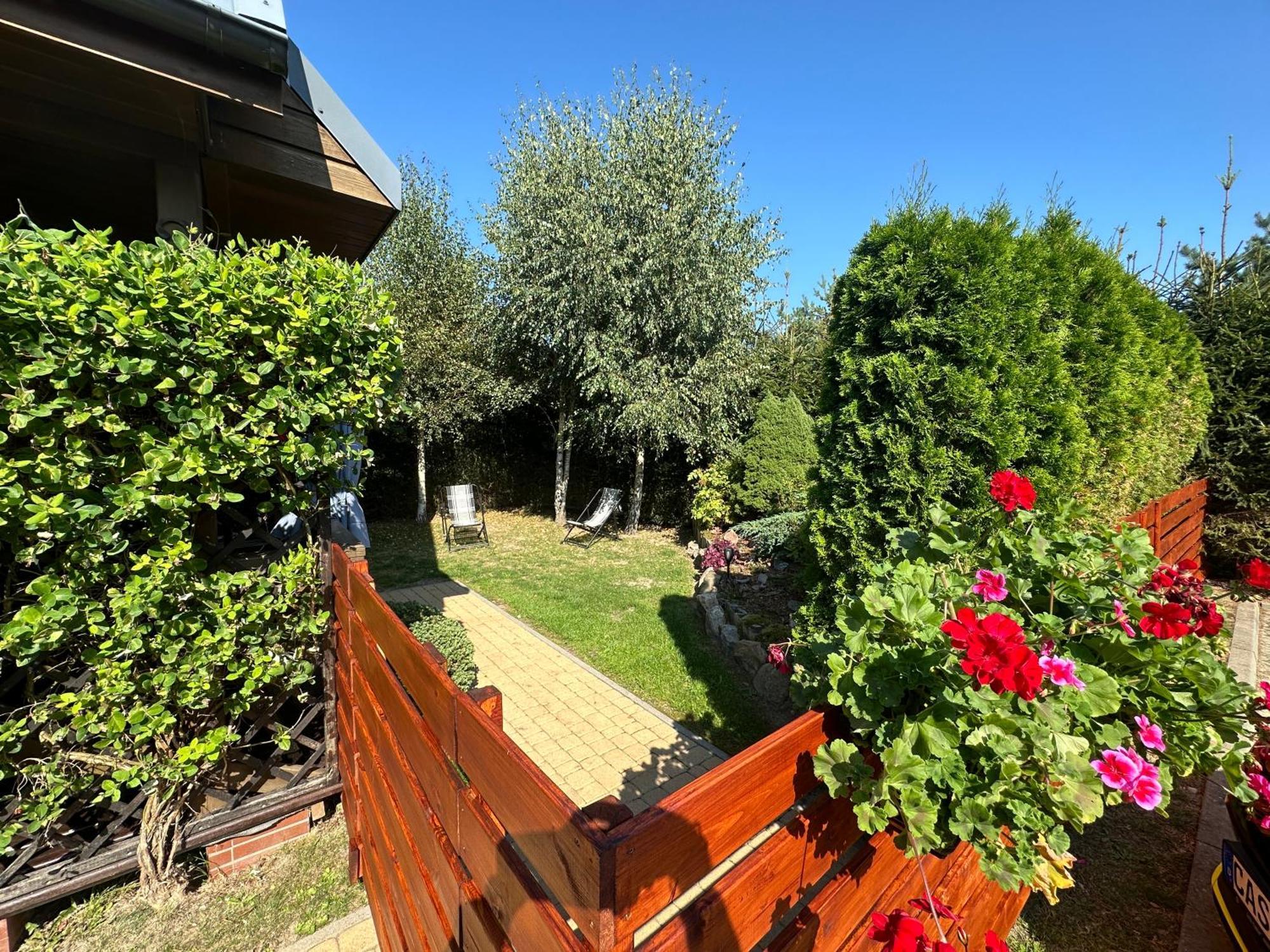 Caloroczne Domki Nad Morzem I Jeziorem Jezierzany Exterior foto